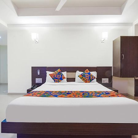 Fabhotel Skyland Ahmedabad Esterno foto
