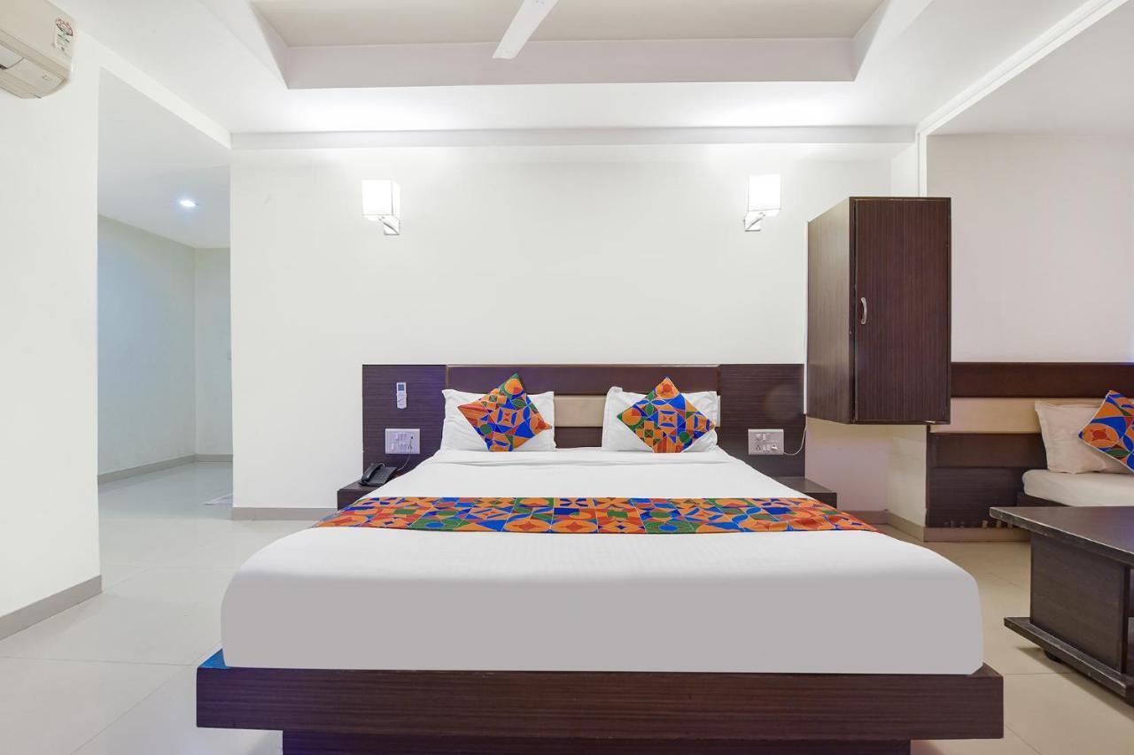 Fabhotel Skyland Ahmedabad Esterno foto