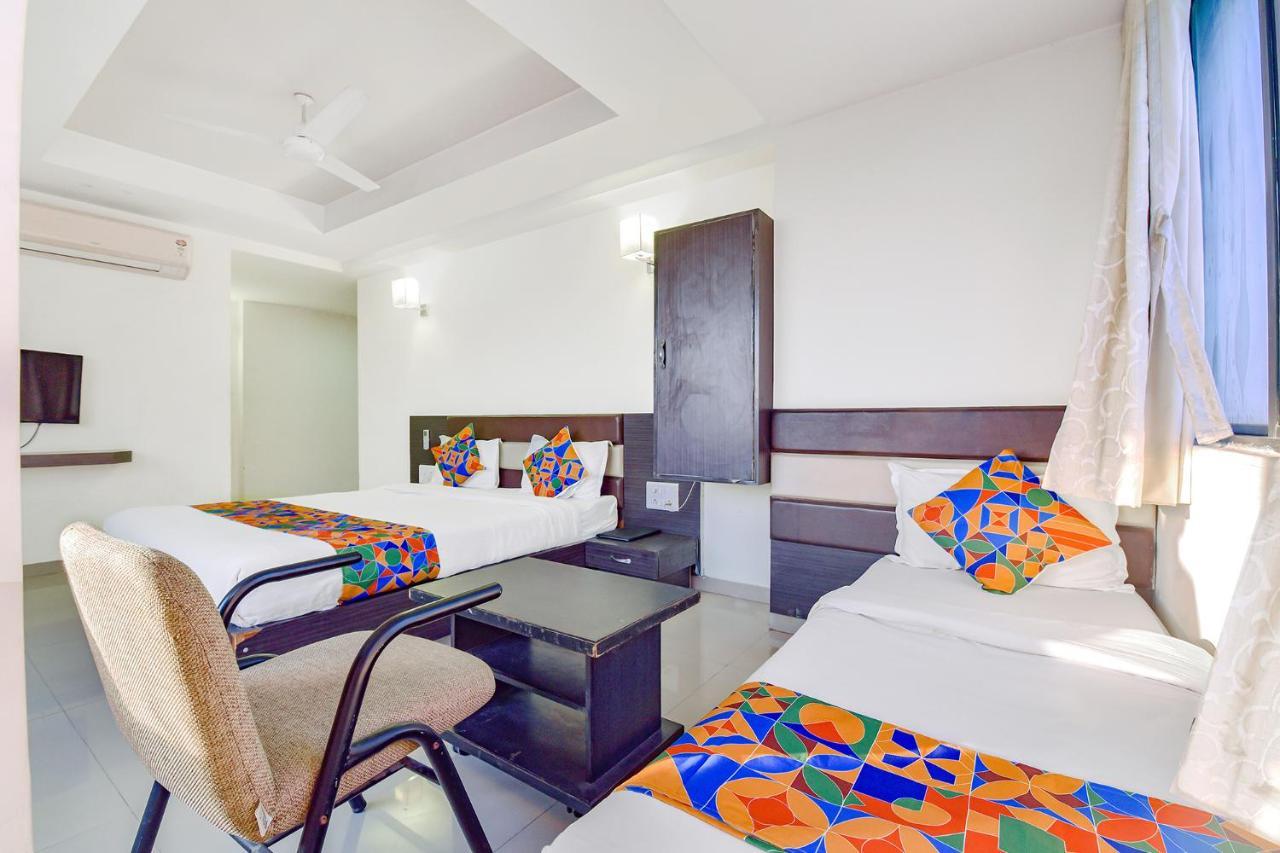 Fabhotel Skyland Ahmedabad Esterno foto