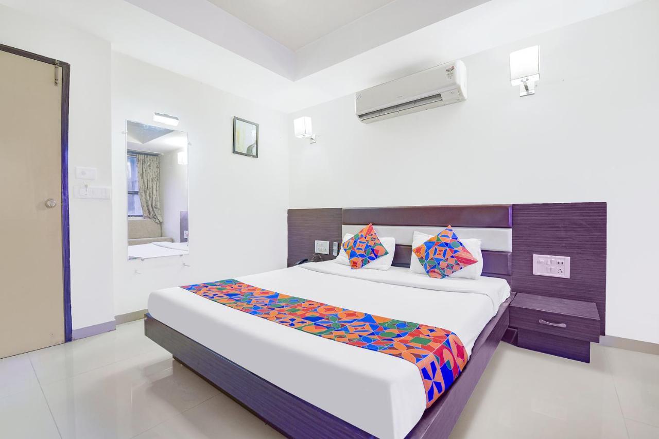 Fabhotel Skyland Ahmedabad Esterno foto
