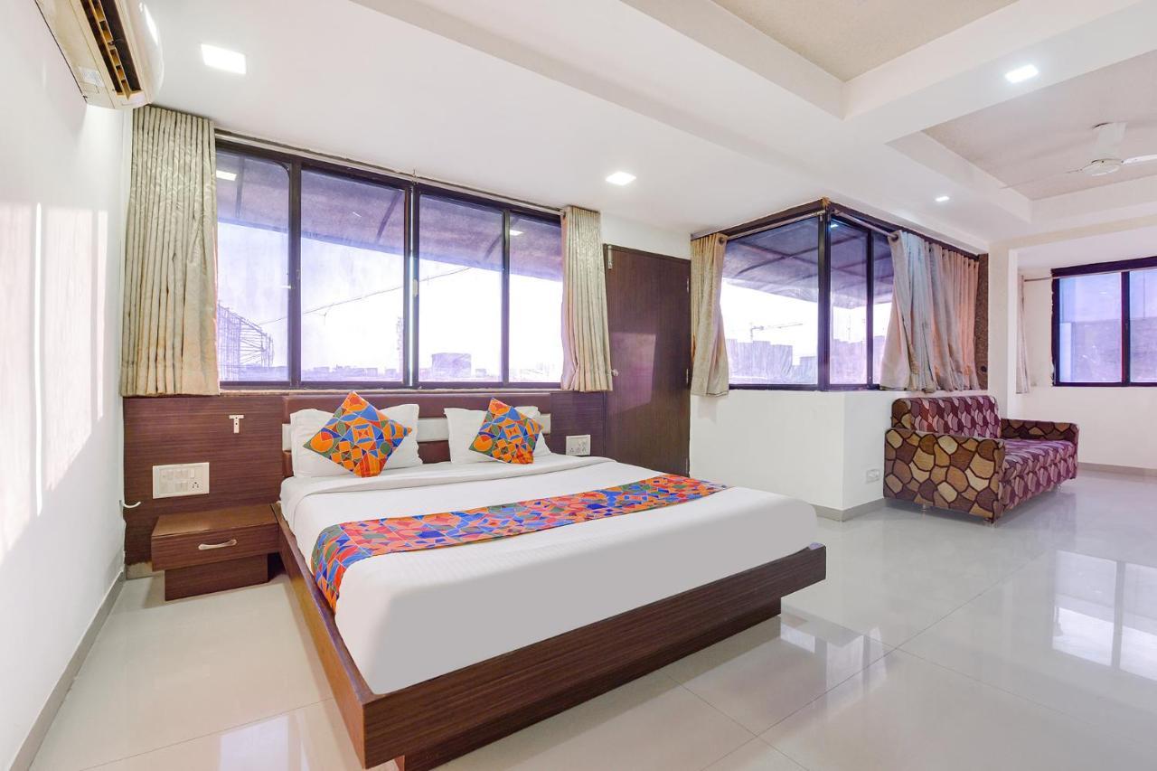 Fabhotel Skyland Ahmedabad Esterno foto