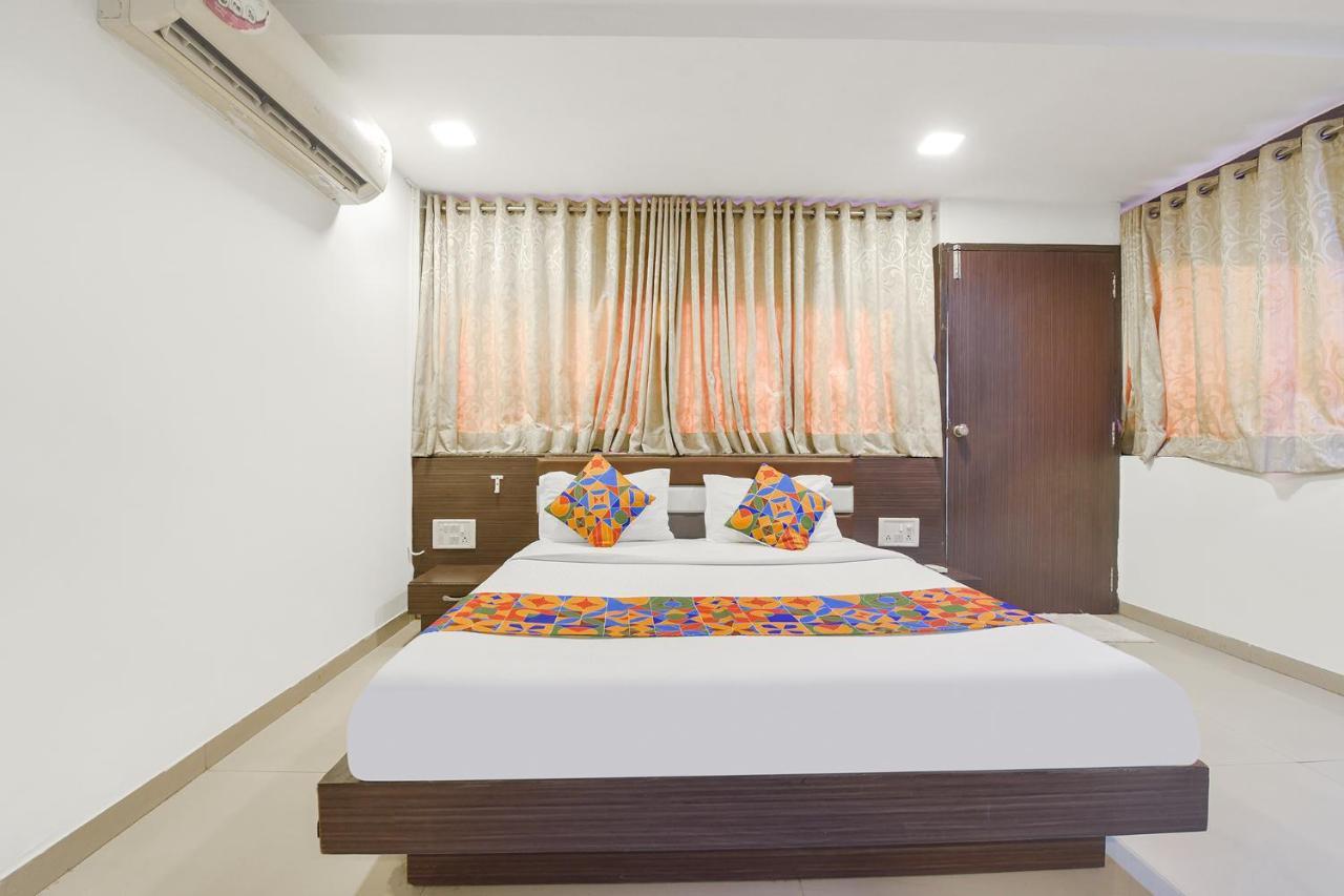 Fabhotel Skyland Ahmedabad Esterno foto